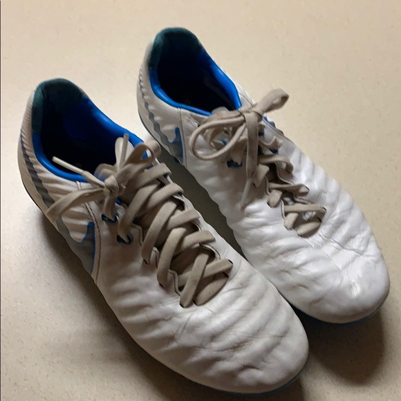 Girls Nike tiempo elite cleats - Picture 2 of 4